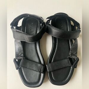 Vince black & faux snakeskin strap sandal - Sz 7